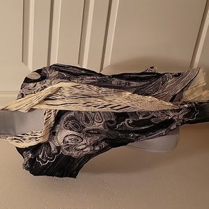 Stunning Scarf Paisley with Gold Trim